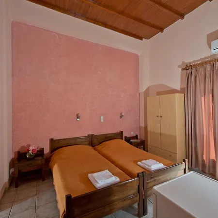 Katerina Traditional * La Canée